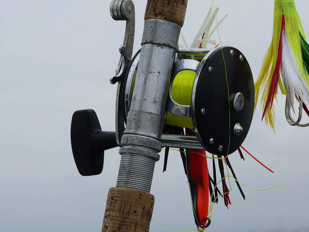 Carreto de tambor rotativo (baitcasting e multiplicador)